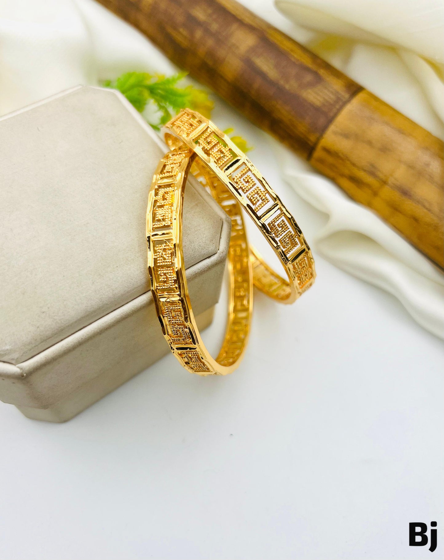 Fancy Beautiful Gold Plated Printed Manjoos versace Bangles